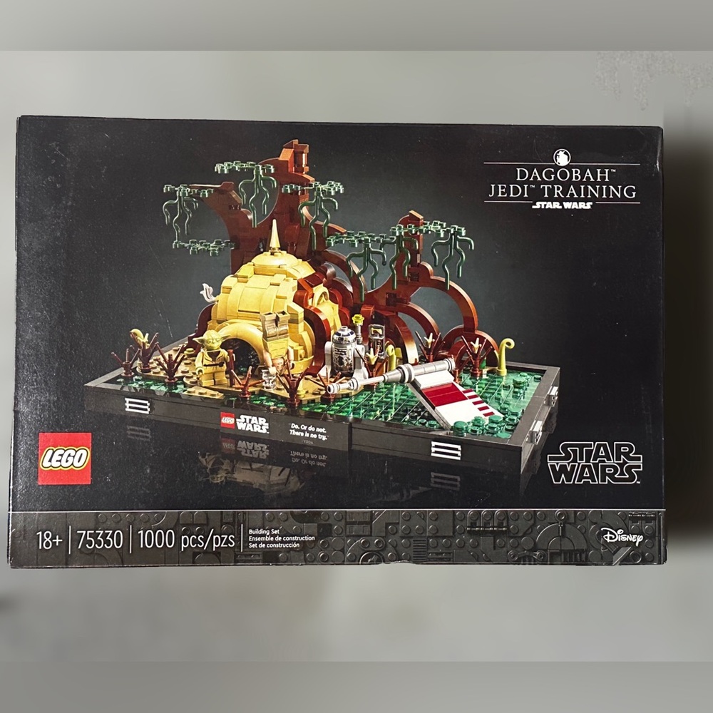 LEGO Star Wars 75330 Dagobah Jedi Training Set